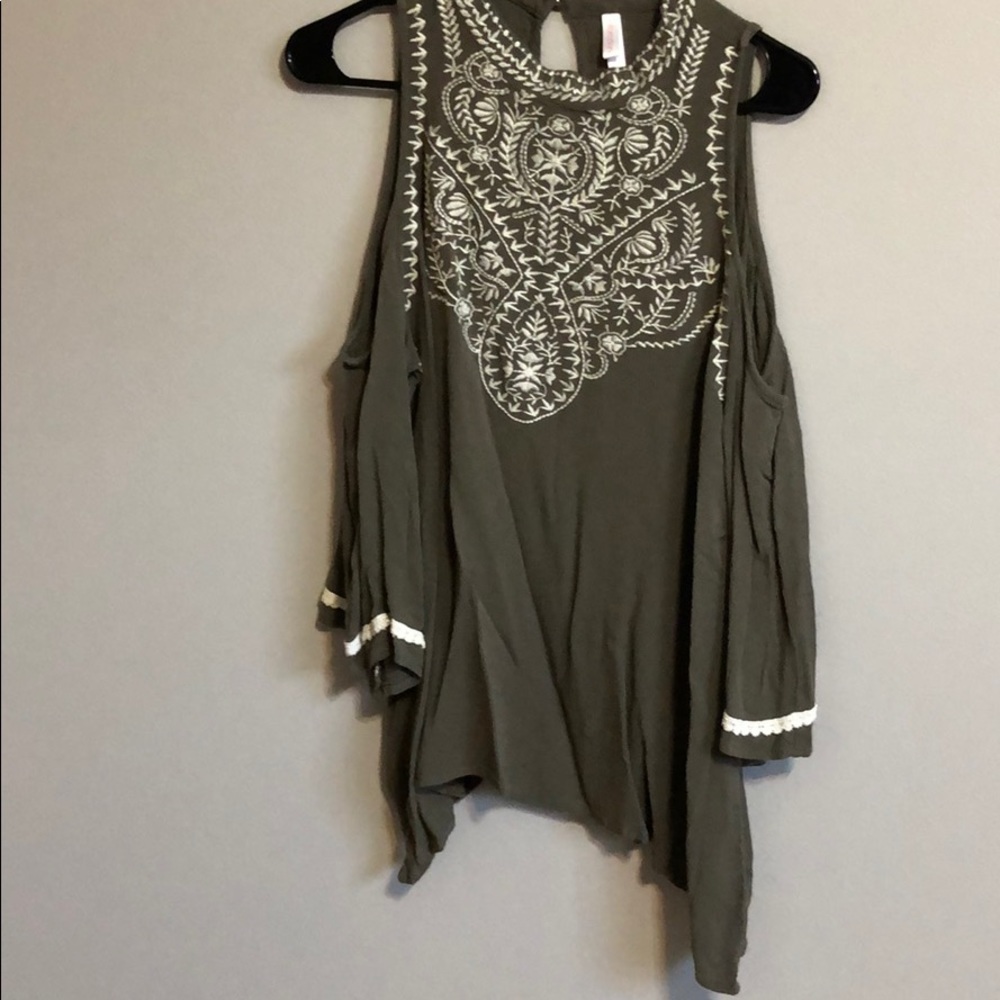 Cold shoulder tunic